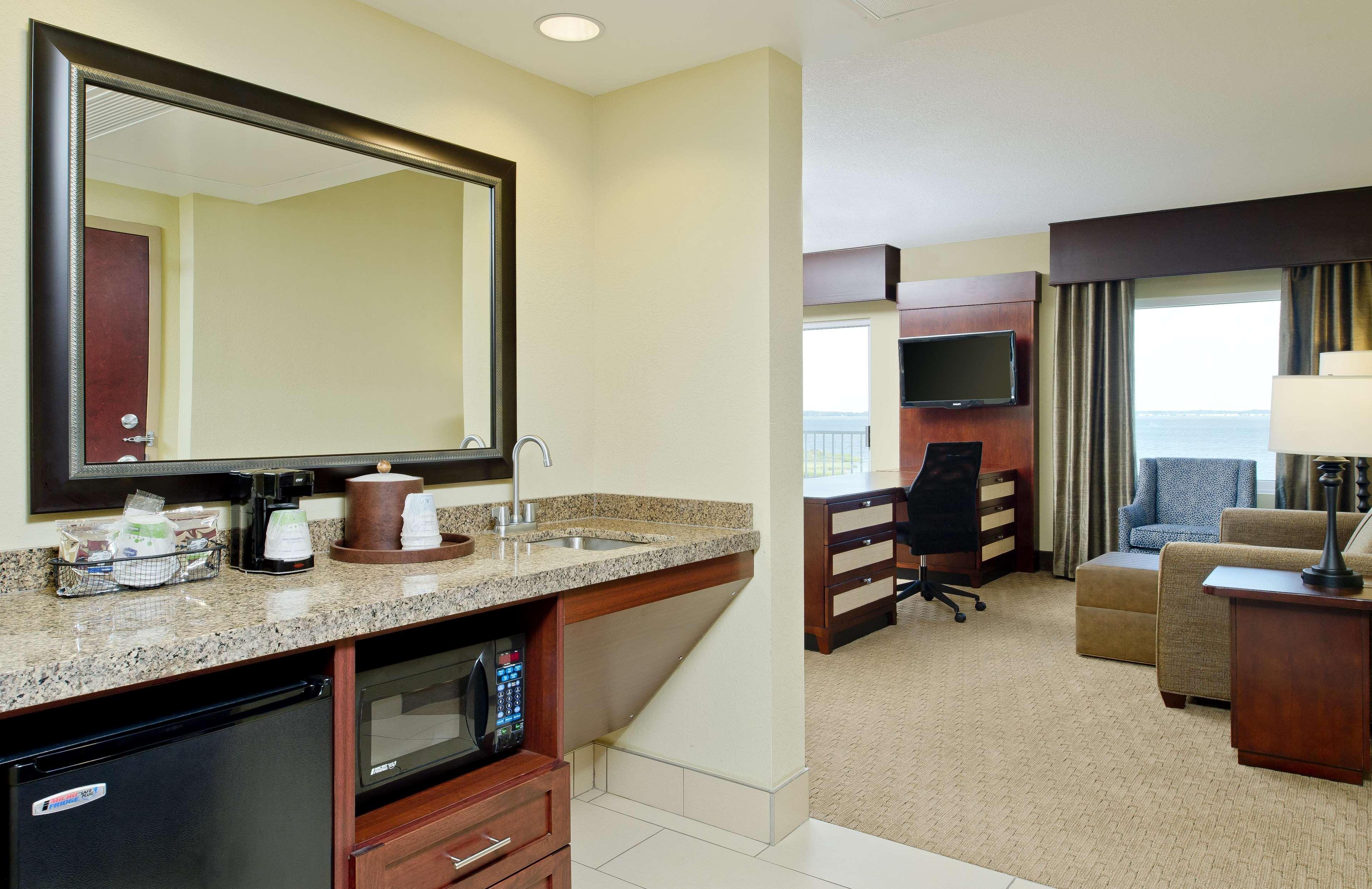 Hampton Inn & Suites Ocean City Bayfront-Convention Center Room photo