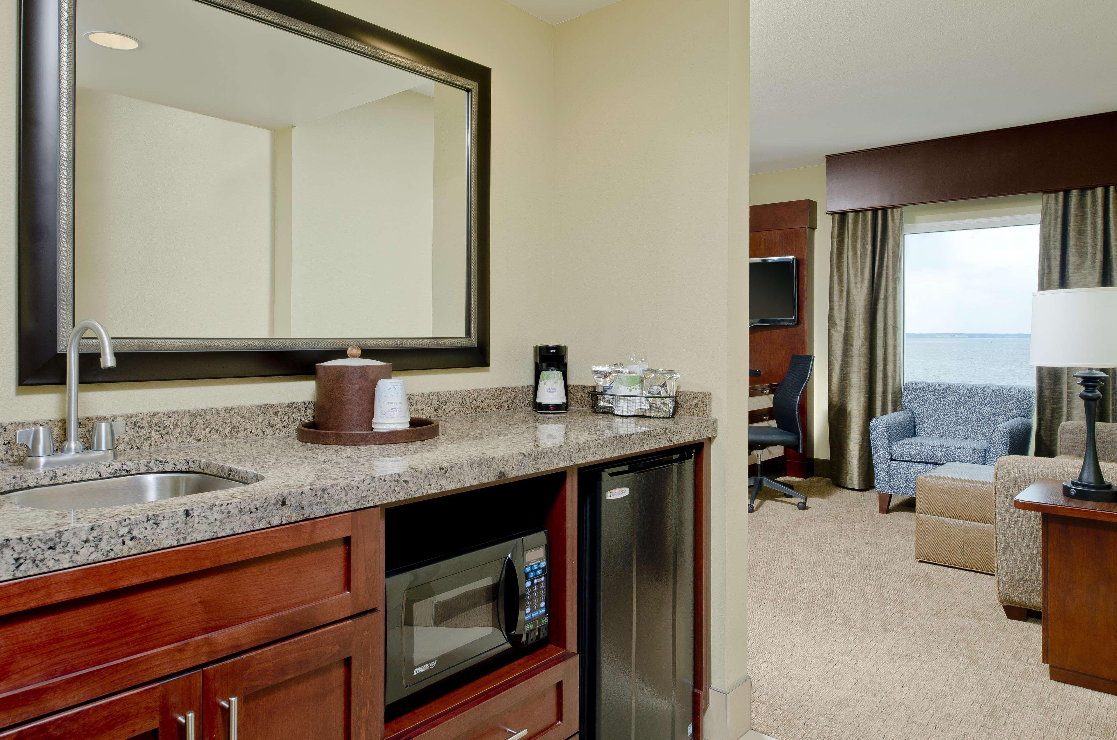 Hampton Inn & Suites Ocean City Bayfront-Convention Center Room photo
