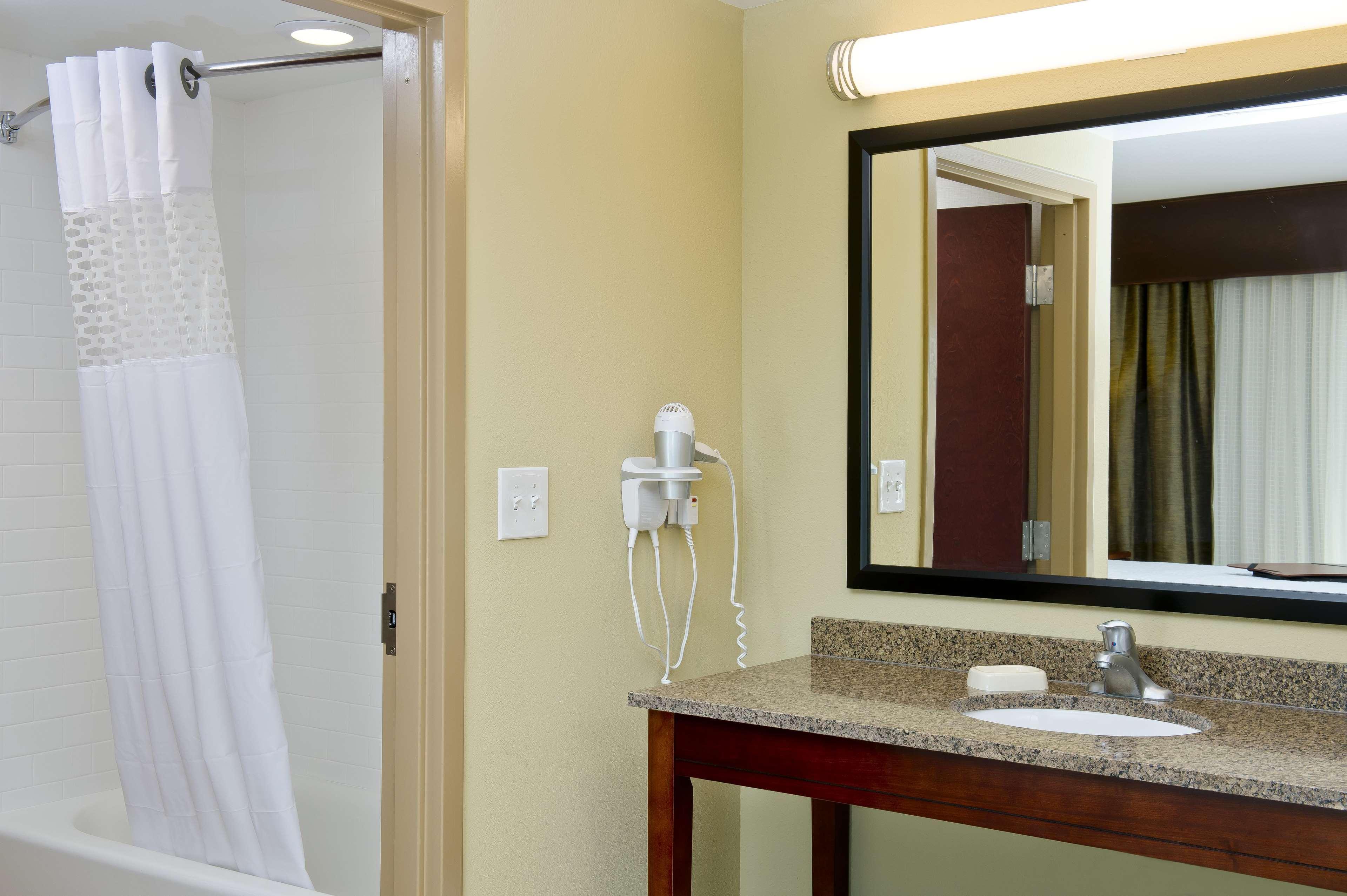 Hampton Inn & Suites Ocean City Bayfront-Convention Center Room photo